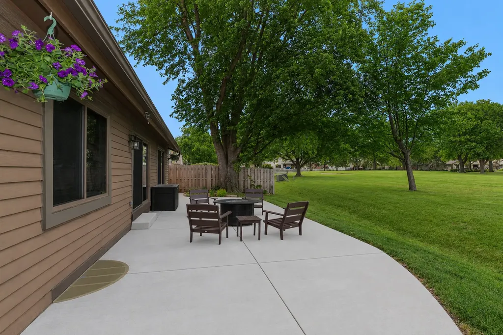 743 Parkview Court Roselle IL 60172