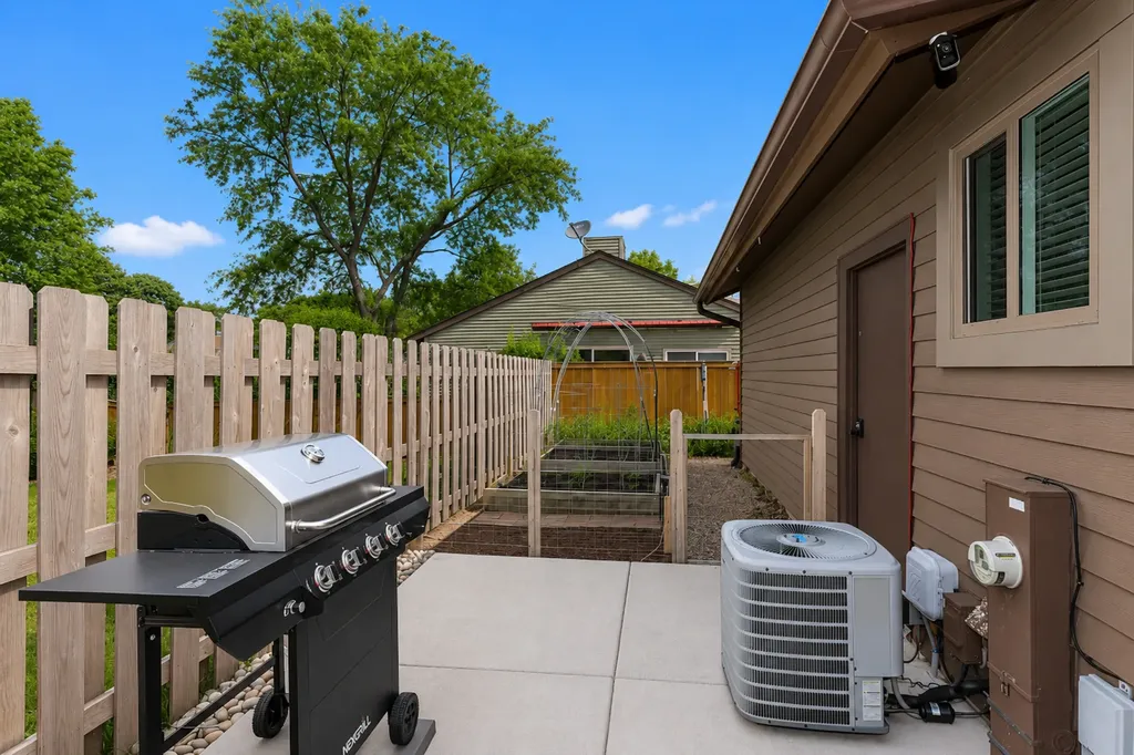 743 Parkview Court Roselle IL 60172
