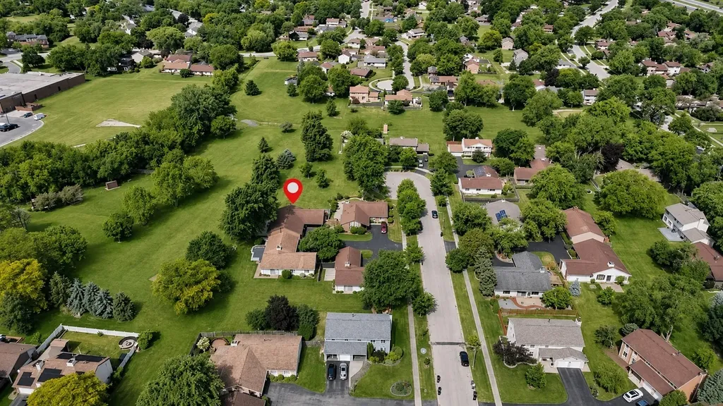 743 Parkview Court Roselle IL 60172