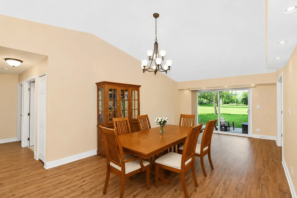 743 Parkview Court Roselle IL 60172