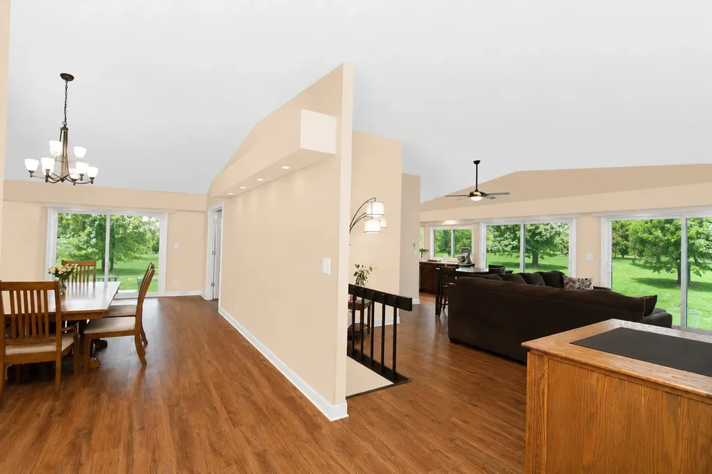 743 Parkview Court Roselle IL 60172