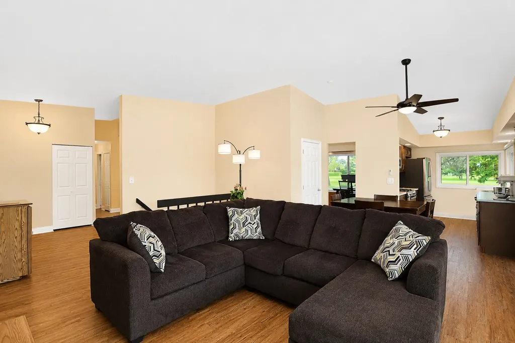 743 Parkview Court Roselle IL 60172