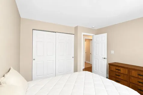 743 Parkview Court Roselle IL 60172