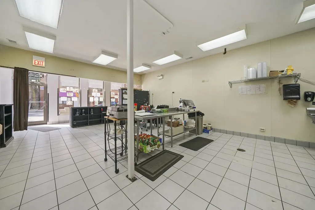 907 North Damen Avenue Chicago IL 60622