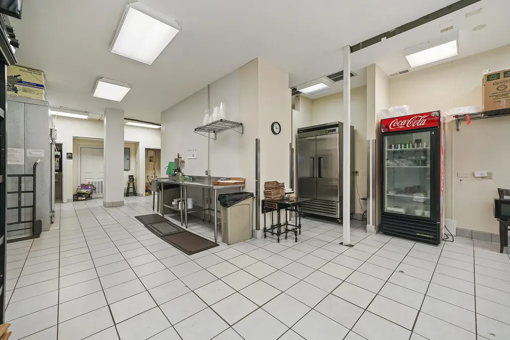907 North Damen Avenue Chicago IL 60622