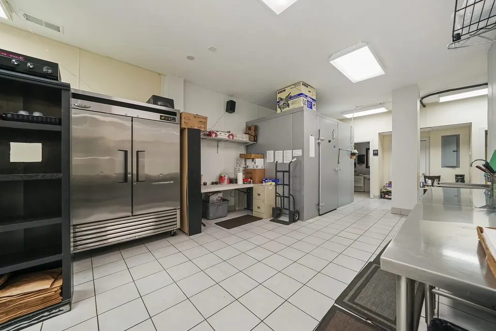 907 North Damen Avenue Chicago IL 60622