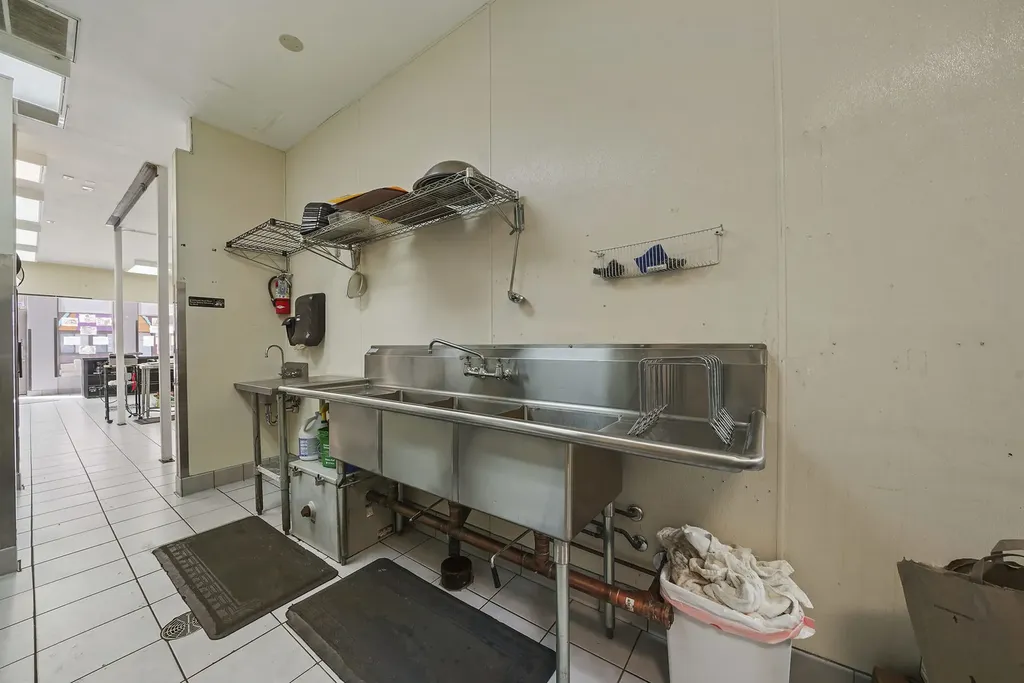 907 North Damen Avenue Chicago IL 60622