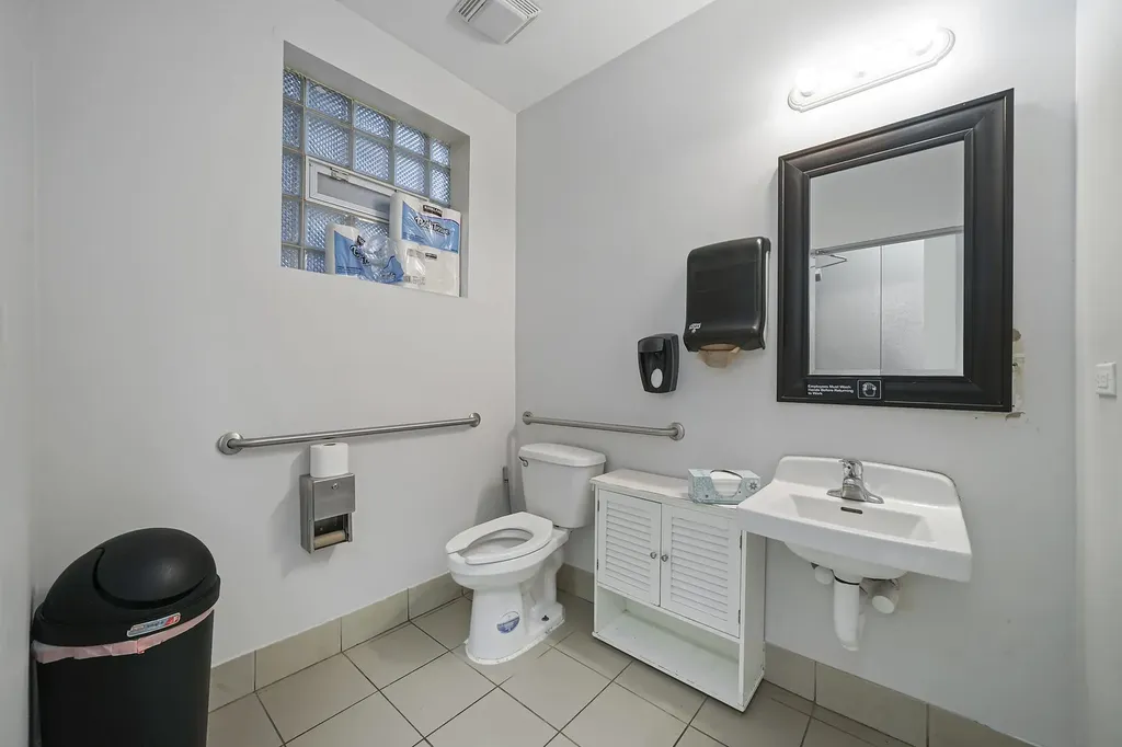 907 North Damen Avenue Chicago IL 60622
