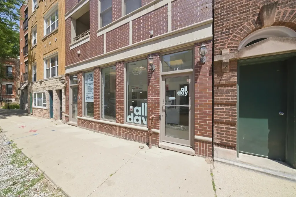 907 North Damen Avenue Chicago IL 60622