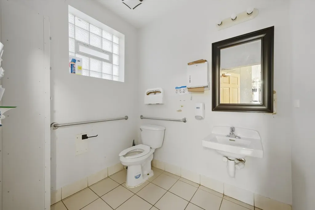 907 North Damen Avenue Chicago IL 60622