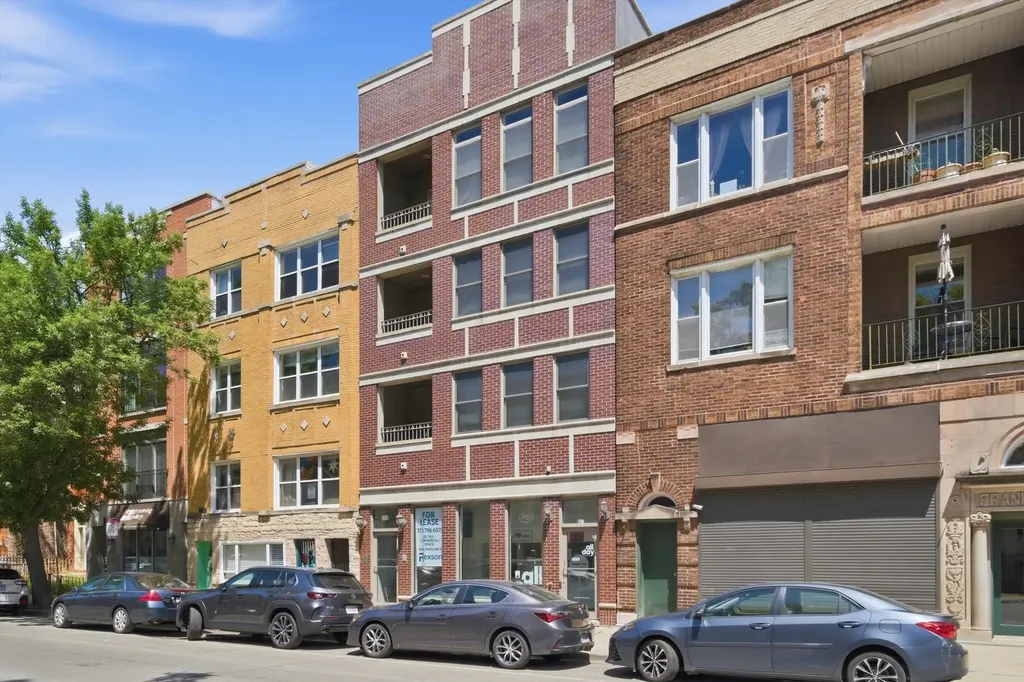 907 North Damen Avenue Chicago IL 60622
