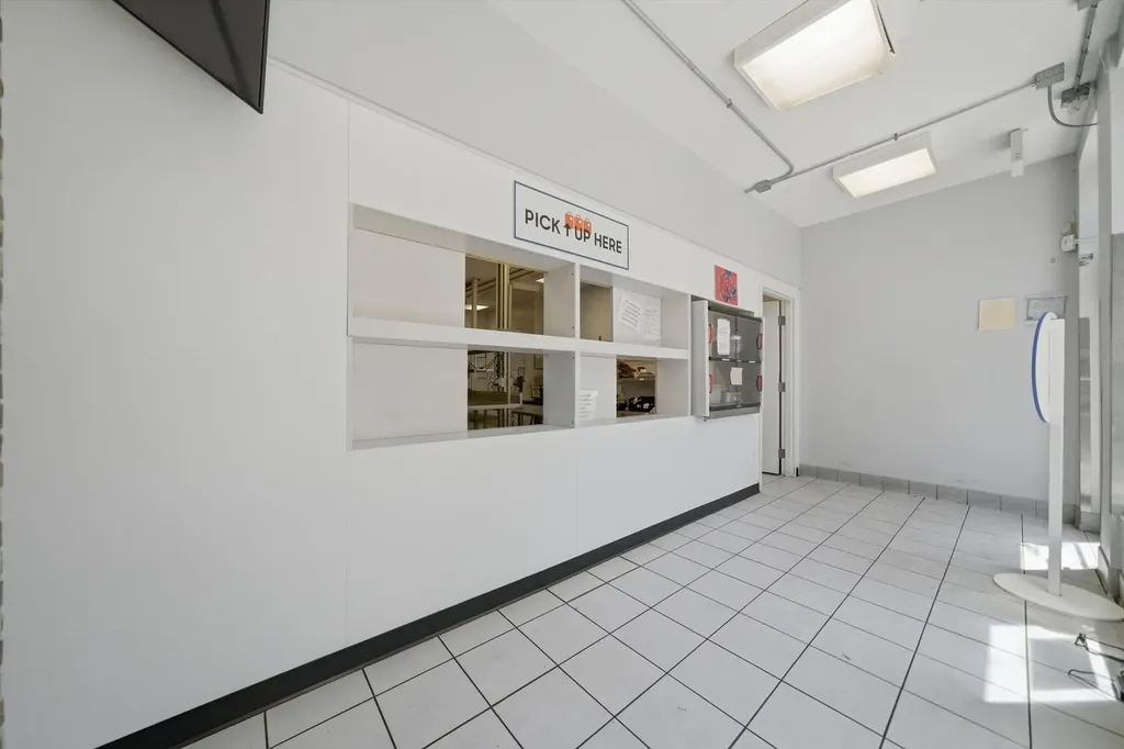 907 North Damen Avenue Chicago IL 60622