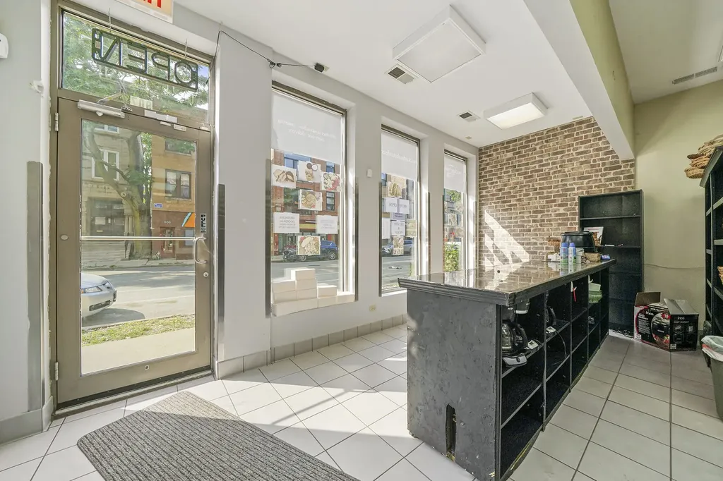 907 North Damen Avenue Chicago IL 60622