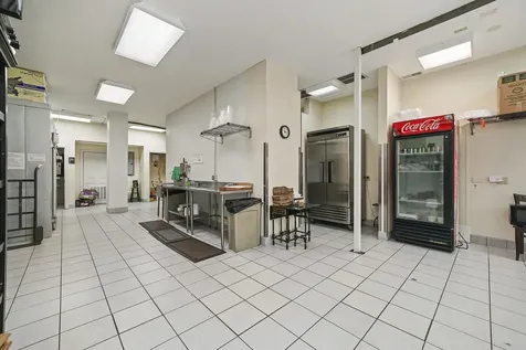 907 North Damen Avenue Chicago IL 60622