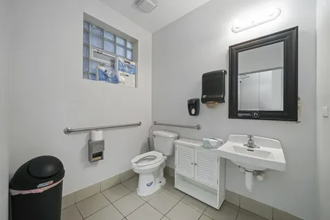 907 North Damen Avenue Chicago IL 60622