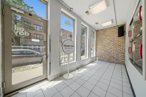907 North Damen Avenue Chicago IL 60622