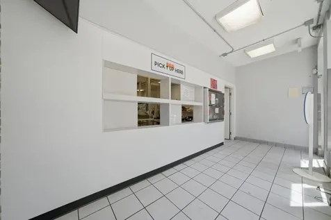 907 North Damen Avenue Chicago IL 60622
