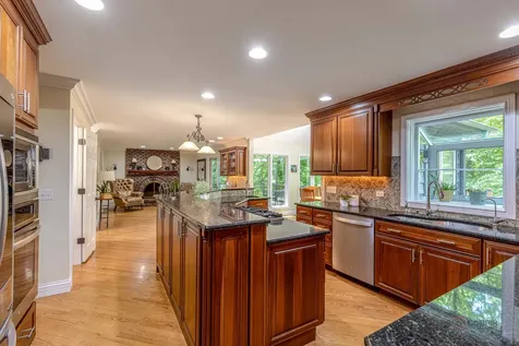 28588 North Tanglewood Court Libertyville IL 60048