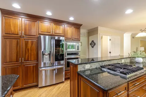 28588 North Tanglewood Court Libertyville IL 60048