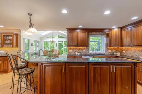 28588 North Tanglewood Court Libertyville IL 60048