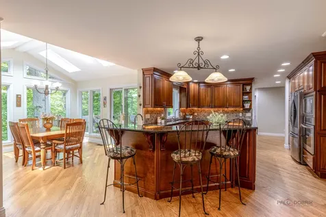 28588 North Tanglewood Court Libertyville IL 60048