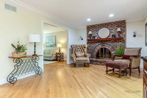 28588 North Tanglewood Court Libertyville IL 60048