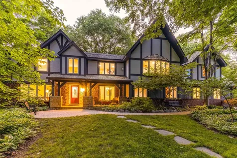 28588 North Tanglewood Court Libertyville IL 60048
