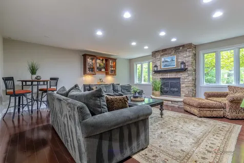 28588 North Tanglewood Court Libertyville IL 60048