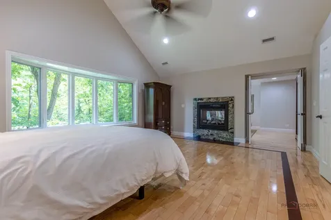 28588 North Tanglewood Court Libertyville IL 60048
