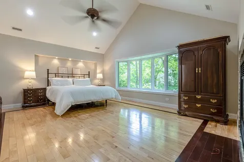 28588 North Tanglewood Court Libertyville IL 60048