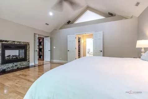 28588 North Tanglewood Court Libertyville IL 60048