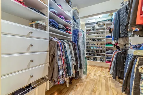 28588 North Tanglewood Court Libertyville IL 60048