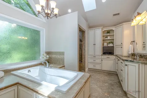 28588 North Tanglewood Court Libertyville IL 60048