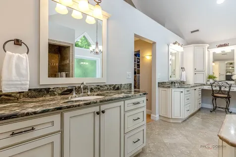 28588 North Tanglewood Court Libertyville IL 60048