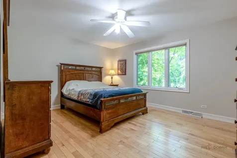 28588 North Tanglewood Court Libertyville IL 60048