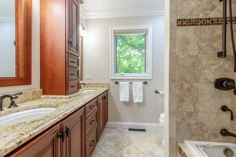 28588 North Tanglewood Court Libertyville IL 60048