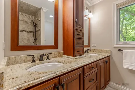 28588 North Tanglewood Court Libertyville IL 60048