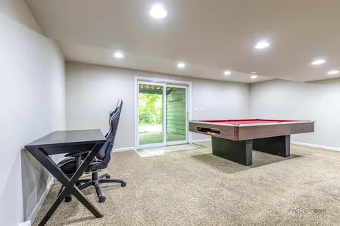 28588 North Tanglewood Court Libertyville IL 60048