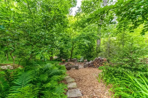 28588 North Tanglewood Court Libertyville IL 60048