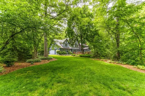 28588 North Tanglewood Court Libertyville IL 60048