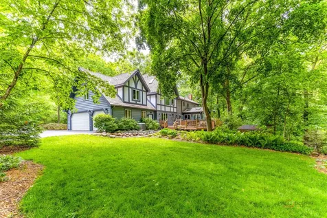 28588 North Tanglewood Court Libertyville IL 60048
