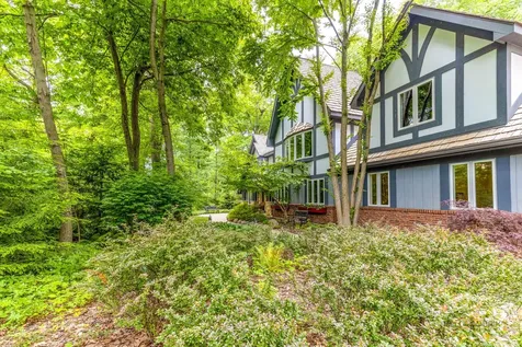 28588 North Tanglewood Court Libertyville IL 60048