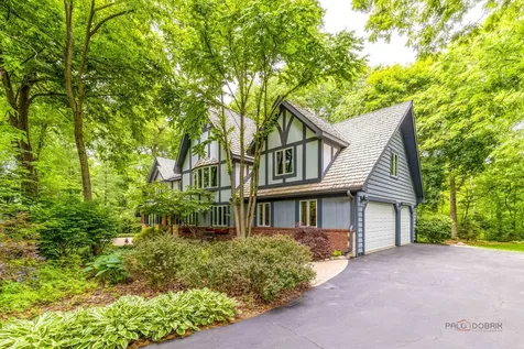 28588 North Tanglewood Court Libertyville IL 60048