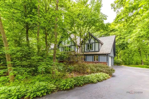 28588 North Tanglewood Court Libertyville IL 60048