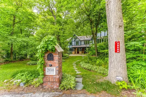 28588 North Tanglewood Court Libertyville IL 60048