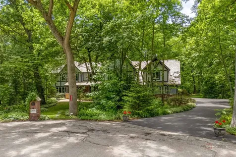 28588 North Tanglewood Court Libertyville IL 60048