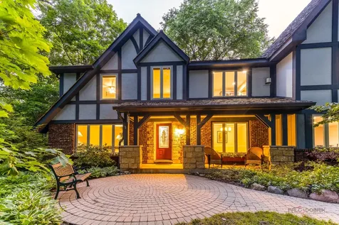 28588 North Tanglewood Court Libertyville IL 60048