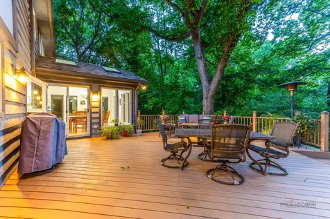 28588 North Tanglewood Court Libertyville IL 60048