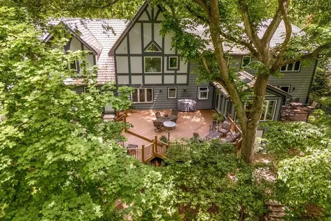 28588 North Tanglewood Court Libertyville IL 60048