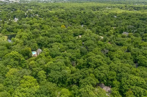 28588 North Tanglewood Court Libertyville IL 60048